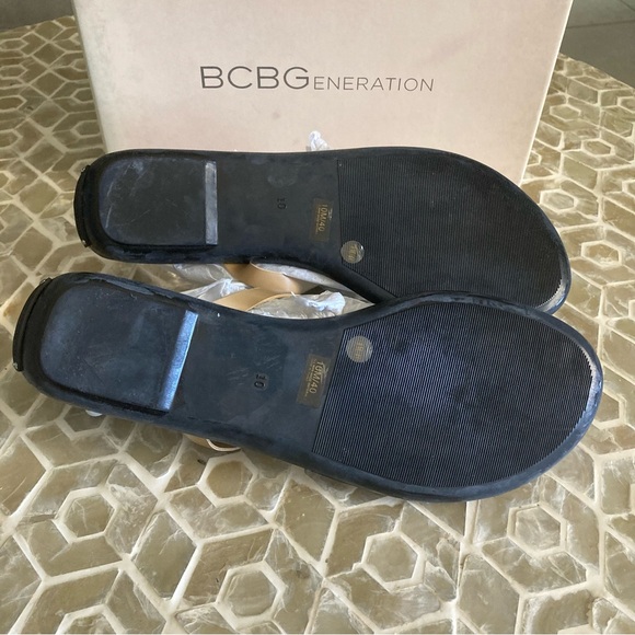NEW!  BCBGeneration Calantha sandal in blk/white/warm sand (10) - Picture 4 of 6